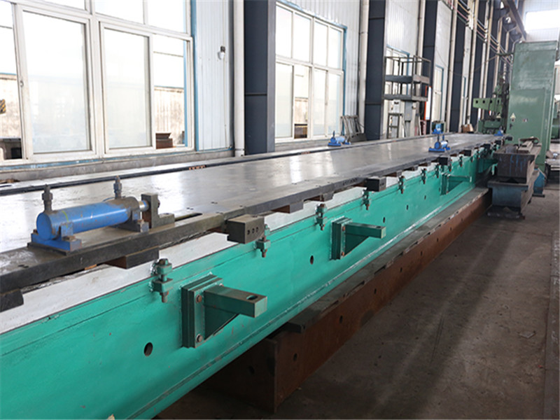 Assembly of automatic top iron of medium heat plate before delivery